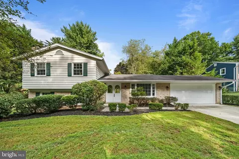 11905 Ambleside Dr, Potomac, MD 20854