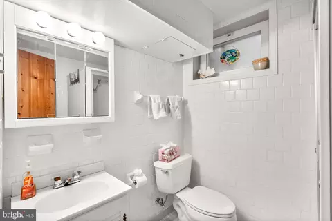 Bath - 115 Sheffield St, Silver Spring, MD 20910 photo 2 of 3