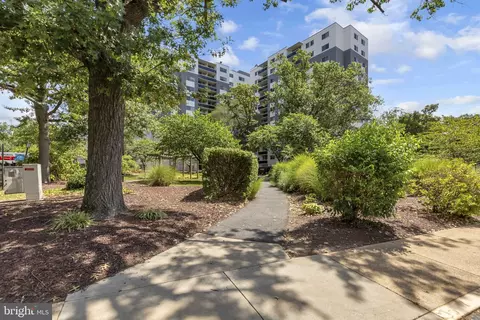 7333 New Hampshire Ave #202, Takoma Park, MD 20912