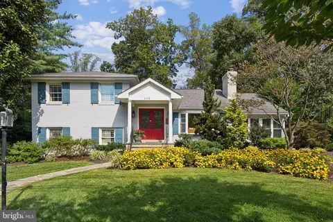 8102 Thoreau Dr, Bethesda, MD 20817