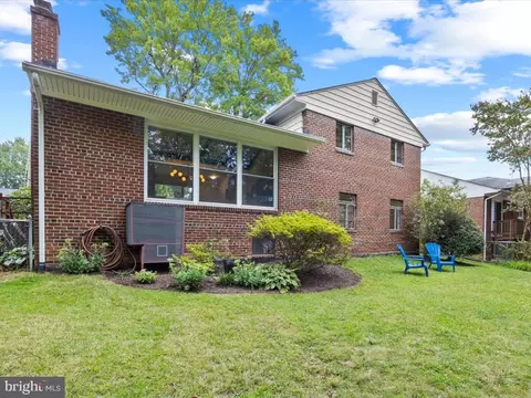 Exterior - 2005 Cascade Rd, Silver Spring, MD 20902 photo 3 of 7