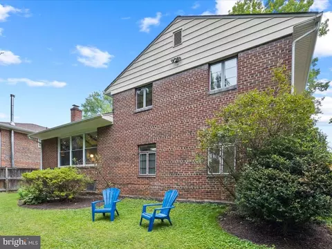 Exterior - 2005 Cascade Rd, Silver Spring, MD 20902 photo 4 of 7