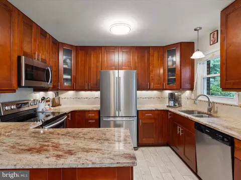Kitchen - 2005 Cascade Rd, Silver Spring, MD 20902 photo 2 of 4