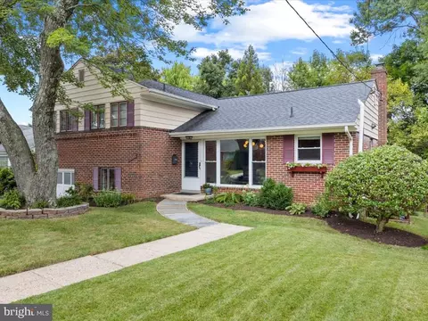 Exterior - 2005 Cascade Rd, Silver Spring, MD 20902 photo 6 of 7