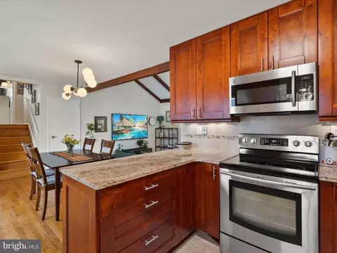 Kitchen - 2005 Cascade Rd, Silver Spring, MD 20902 photo 3 of 4
