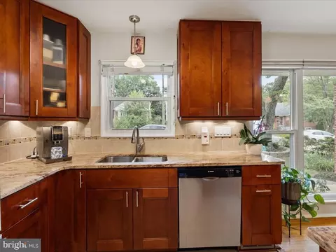 Kitchen - 2005 Cascade Rd, Silver Spring, MD 20902 photo 4 of 4