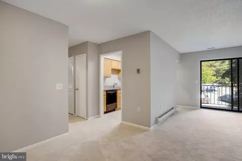 Living - 15311 Pine Orchard Dr #87-2G, Silver Spring, MD 20906 photo 7 of 10