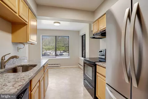 Kitchen - 15311 Pine Orchard Dr #87-2G, Silver Spring, MD 20906 photo 4 of 7