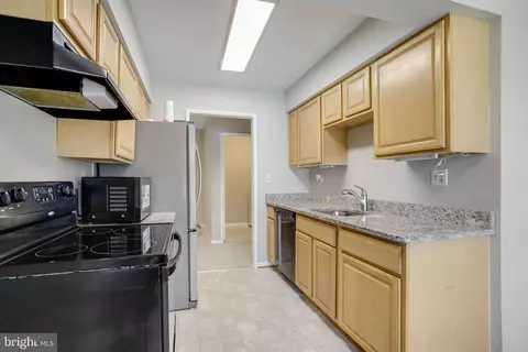Kitchen - 15311 Pine Orchard Dr #87-2G, Silver Spring, MD 20906 photo 5 of 7