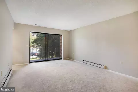 Living - 15311 Pine Orchard Dr #87-2G, Silver Spring, MD 20906 photo 4 of 10