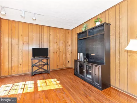 Living - 14320 Fairdale Rd, Silver Spring, MD 20905 photo 8 of 10