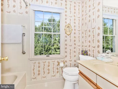 Bath - 14320 Fairdale Rd, Silver Spring, MD 20905 photo 5 of 7