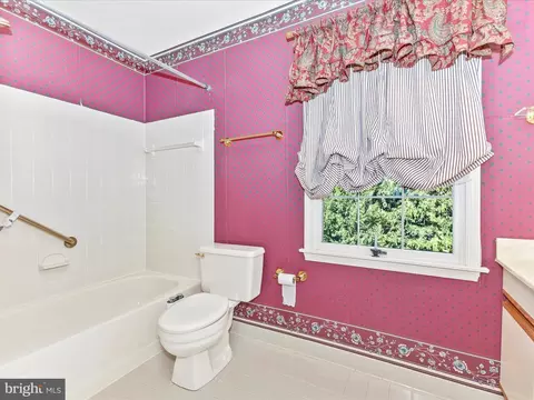 Bath - 14320 Fairdale Rd, Silver Spring, MD 20905 photo 3 of 7