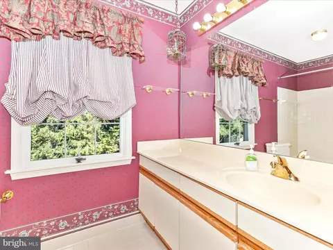 Bath - 14320 Fairdale Rd, Silver Spring, MD 20905 photo 2 of 7