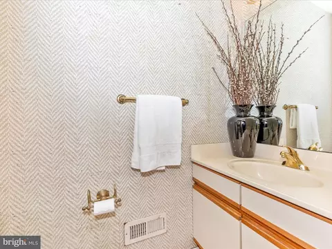 Bath - 14320 Fairdale Rd, Silver Spring, MD 20905 photo 1 of 7