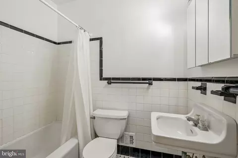 Bath - 2124 Henderson Ave, Silver Spring, MD 20902 photo 1 of 2
