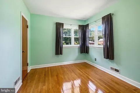 Bedroom - 2124 Henderson Ave, Silver Spring, MD 20902 photo 4 of 4