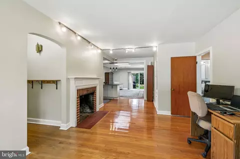Entry Way - 2124 Henderson Ave, Silver Spring, MD 20902 photo 1 of 3
