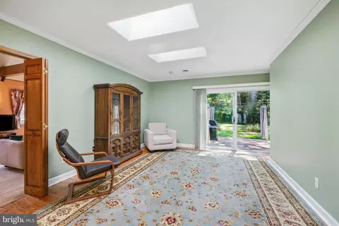 Entry Way - 2124 Henderson Ave, Silver Spring, MD 20902 photo 2 of 3