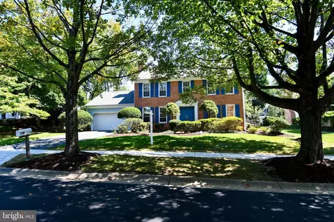 11 Hollyberry Ct, Rockville, MD 20852