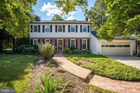 6224 Goodview St, Bethesda, MD 20817