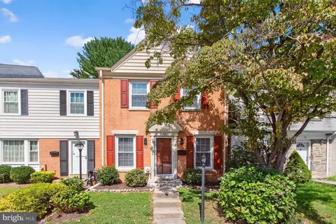 32 Fenceline Dr, Gaithersburg, MD 20878