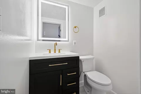 Bath - 1316 Swingingdale Dr, Silver Spring, MD 20905 photo 1 of 4
