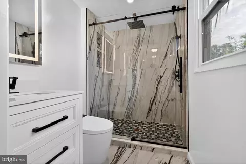 Bath - 1316 Swingingdale Dr, Silver Spring, MD 20905 photo 4 of 4