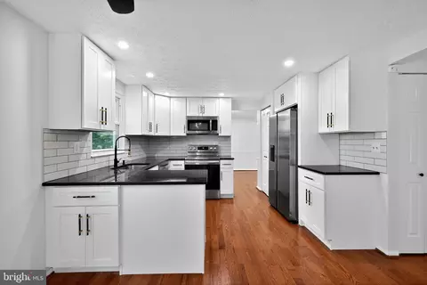 Kitchen - 1316 Swingingdale Dr, Silver Spring, MD 20905 photo 2 of 2