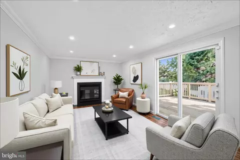 Living - 1316 Swingingdale Dr, Silver Spring, MD 20905 photo 1 of 8