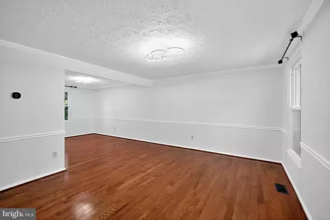 Living - 1316 Swingingdale Dr, Silver Spring, MD 20905 photo 3 of 8