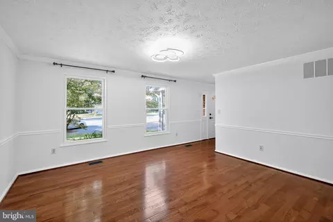 Living - 1316 Swingingdale Dr, Silver Spring, MD 20905 photo 4 of 8