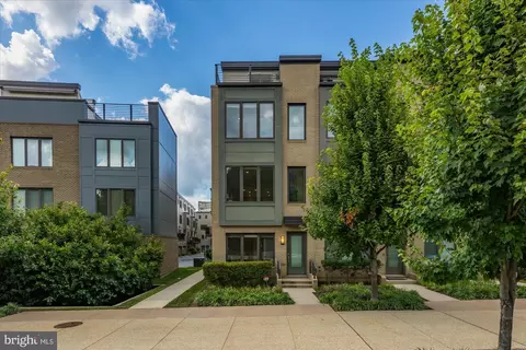 6597 Rock Spring Dr, Bethesda, MD 20817