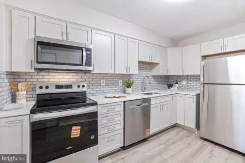 Kitchen - 15100 Interlachen Dr #4-716, Silver Spring, MD 20906 photo 3 of 4