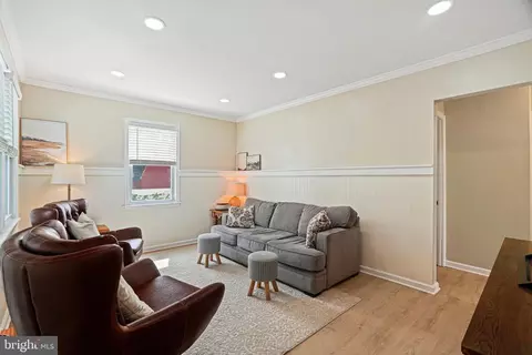 Living - 10146 Sutherland Rd, Silver Spring, MD 20901 photo 1 of 2