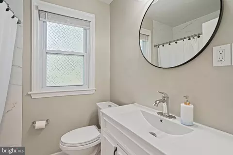 Bath - 10146 Sutherland Rd, Silver Spring, MD 20901 photo 1 of 6