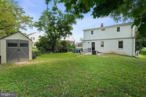 Exterior - 10146 Sutherland Rd, Silver Spring, MD 20901 photo 5 of 9