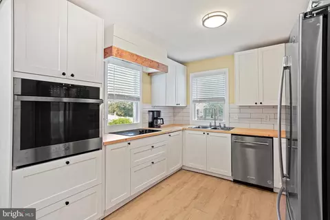 Kitchen - 10146 Sutherland Rd, Silver Spring, MD 20901 photo 1 of 4