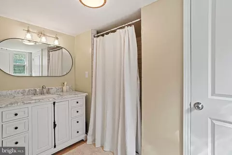 Bath - 10146 Sutherland Rd, Silver Spring, MD 20901 photo 5 of 6