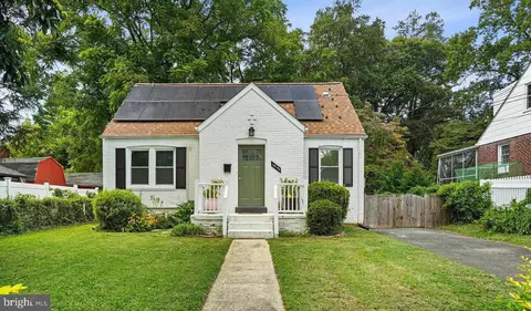 Exterior - 10146 Sutherland Rd, Silver Spring, MD 20901 photo 2 of 9