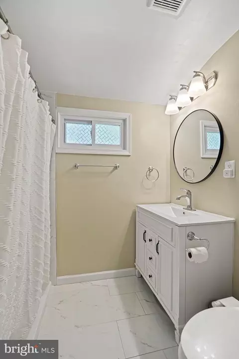 Bath - 10146 Sutherland Rd, Silver Spring, MD 20901 photo 4 of 6