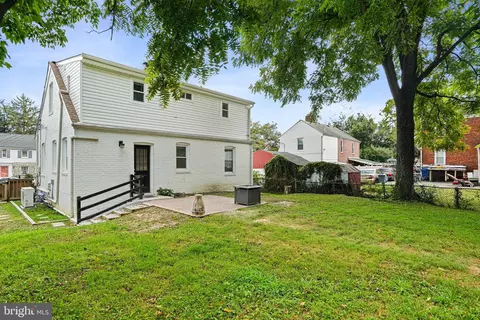Exterior - 10146 Sutherland Rd, Silver Spring, MD 20901 photo 7 of 9