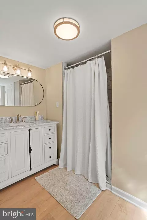 Bath - 10146 Sutherland Rd, Silver Spring, MD 20901 photo 6 of 6