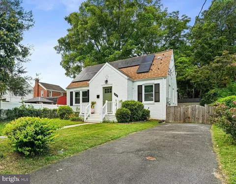 Exterior - 10146 Sutherland Rd, Silver Spring, MD 20901 photo 3 of 9