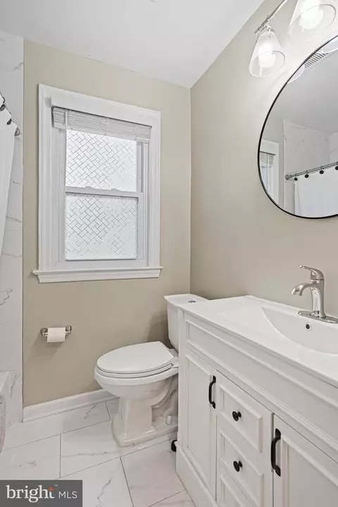 Bath - 10146 Sutherland Rd, Silver Spring, MD 20901 photo 2 of 6