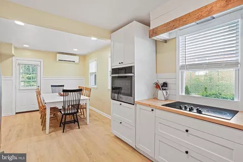 Kitchen - 10146 Sutherland Rd, Silver Spring, MD 20901 photo 4 of 4