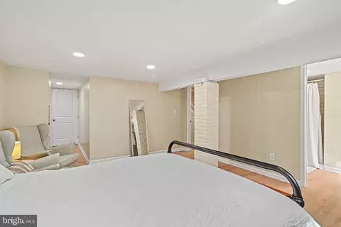 Bedroom - 10146 Sutherland Rd, Silver Spring, MD 20901 photo 7 of 8