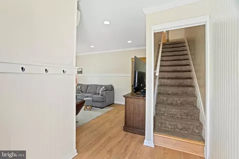 Entry Way - 10146 Sutherland Rd, Silver Spring, MD 20901 photo 2 of 3