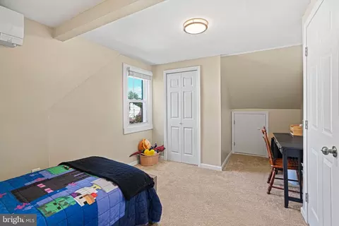 Bedroom - 10146 Sutherland Rd, Silver Spring, MD 20901 photo 3 of 8