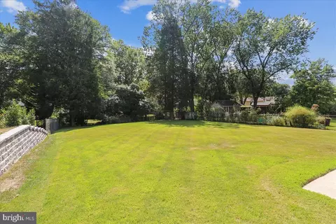 406 Waterford Rd, Silver Spring, MD 20901 photo 2